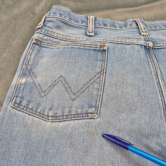 Vintage Wrangler 82611NV Boot Cut Western Cowboy Distressed Thrashed Denim 32x31 - Picture 11 of 13